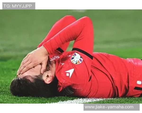 球星训练花式足球技巧揭秘 从基础到进阶的完美演绎与实战应用